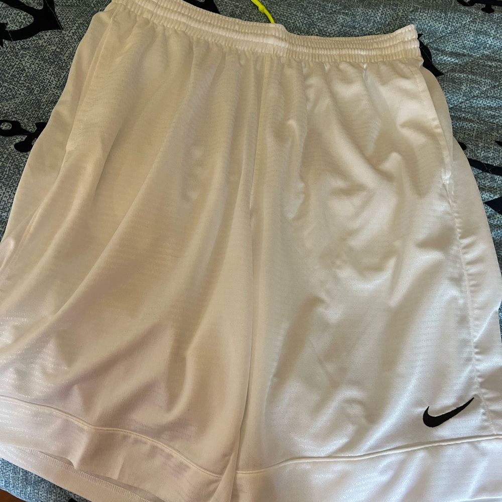 Nike Men’s White Gym Shorts Size Large